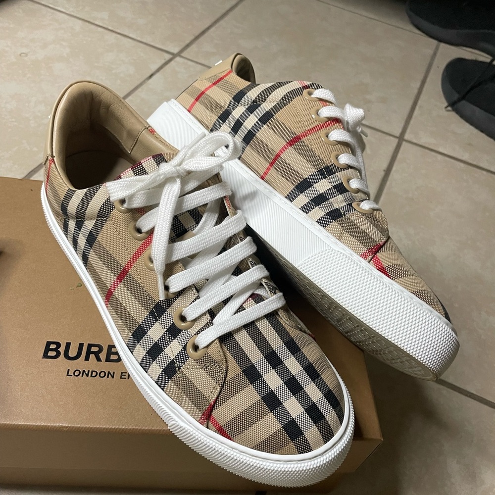 Women’s Burberry New Albridge Check Low-Top Sneakers Size 8 Us